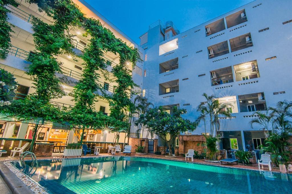 Sutus Court 4 Hotel Pattaya Luaran gambar