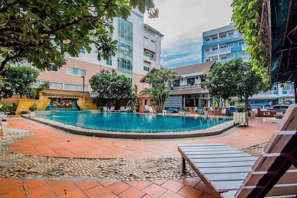 Sutus Court 4 Hotel Pattaya Luaran gambar