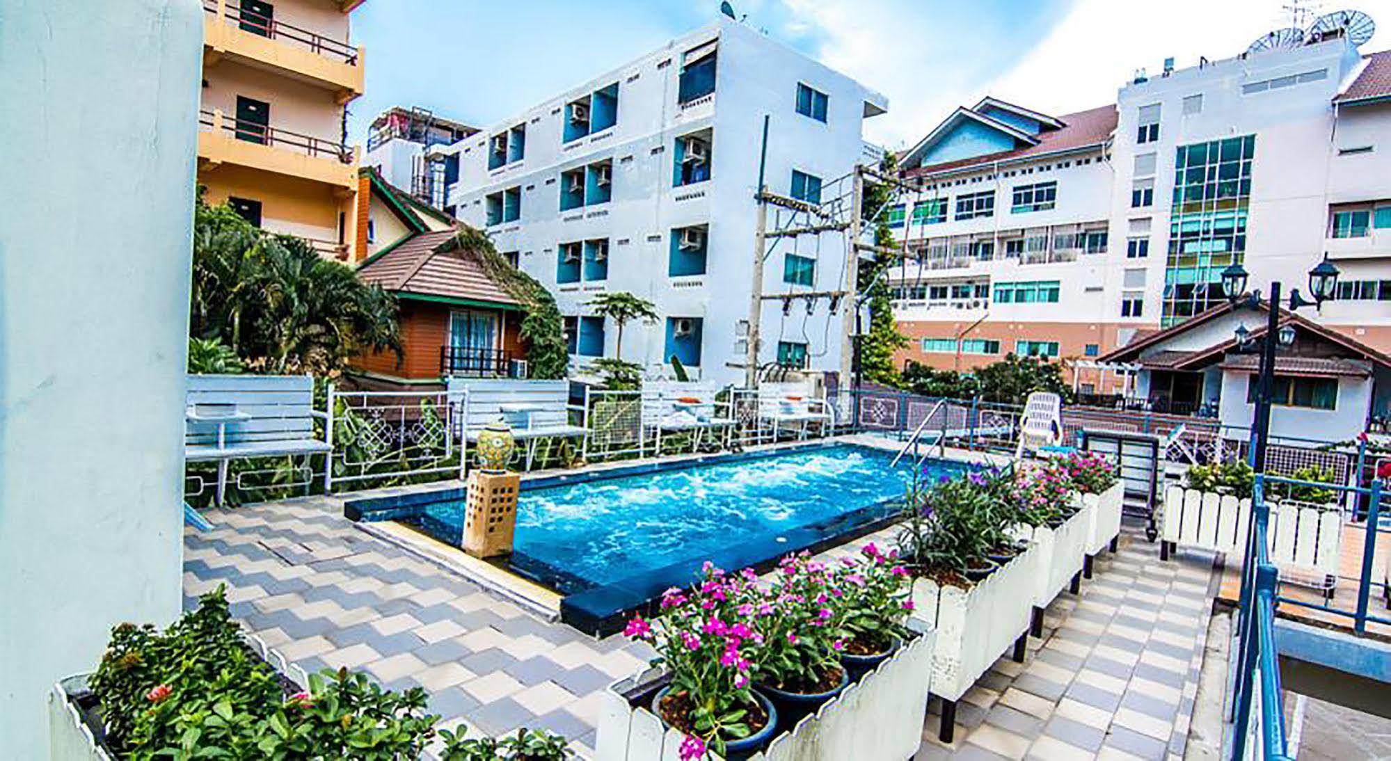 Sutus Court 4 Hotel Pattaya Luaran gambar