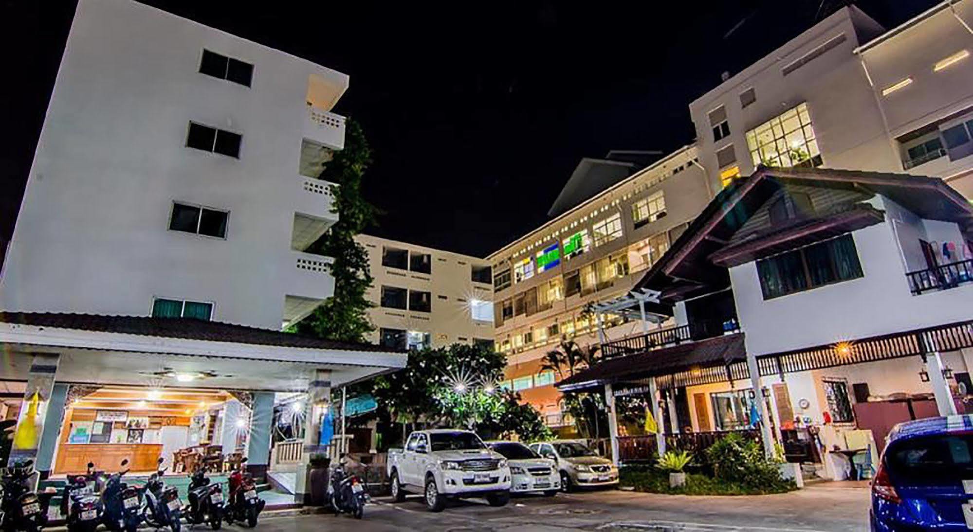 Sutus Court 4 Hotel Pattaya Luaran gambar