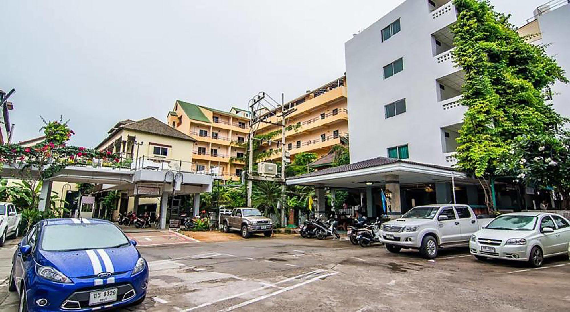 Sutus Court 4 Hotel Pattaya Luaran gambar
